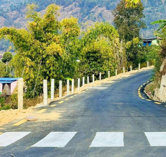 ट्रयाक खुलेको २६ वर्षपछि सडक कालोपत्र भएपछि …