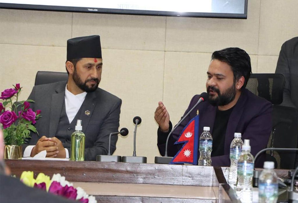 रवि–बालेनबीच चुलिदै शक्ति संघर्ष