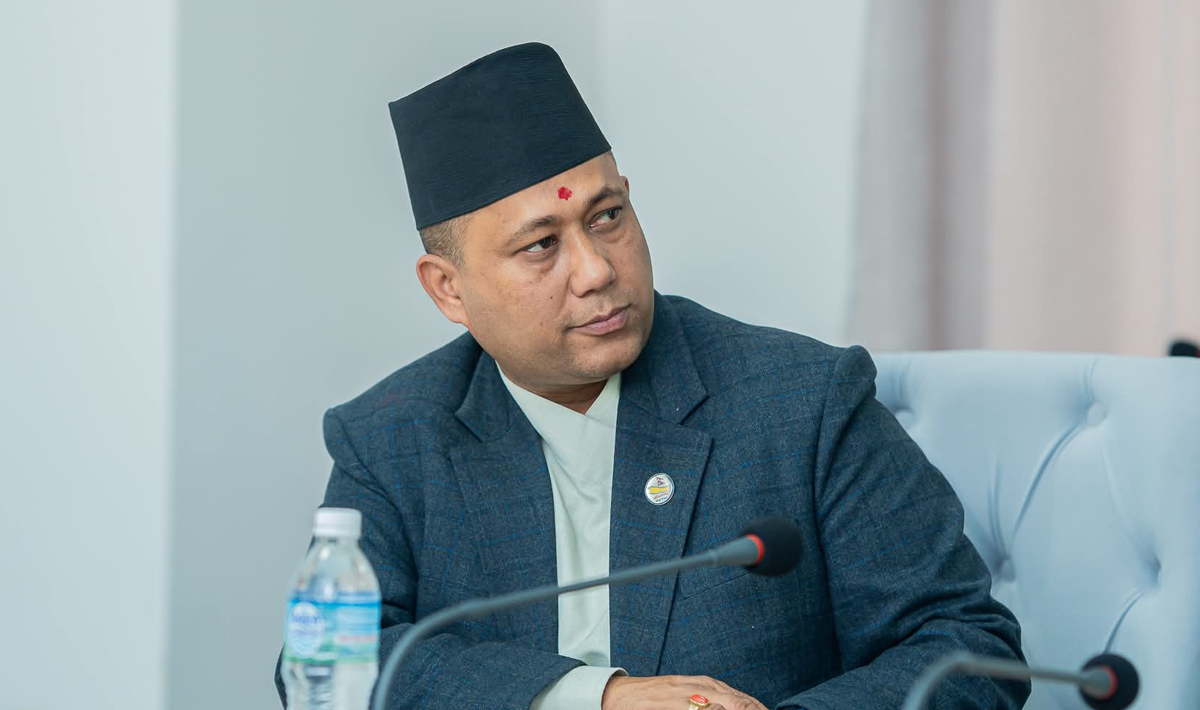 भारत भ्रमणमा जाँदै परराष्ट्रमन्त्री खनाल, आजै स्वदेश फर्किंदै रवि लामिछाने
